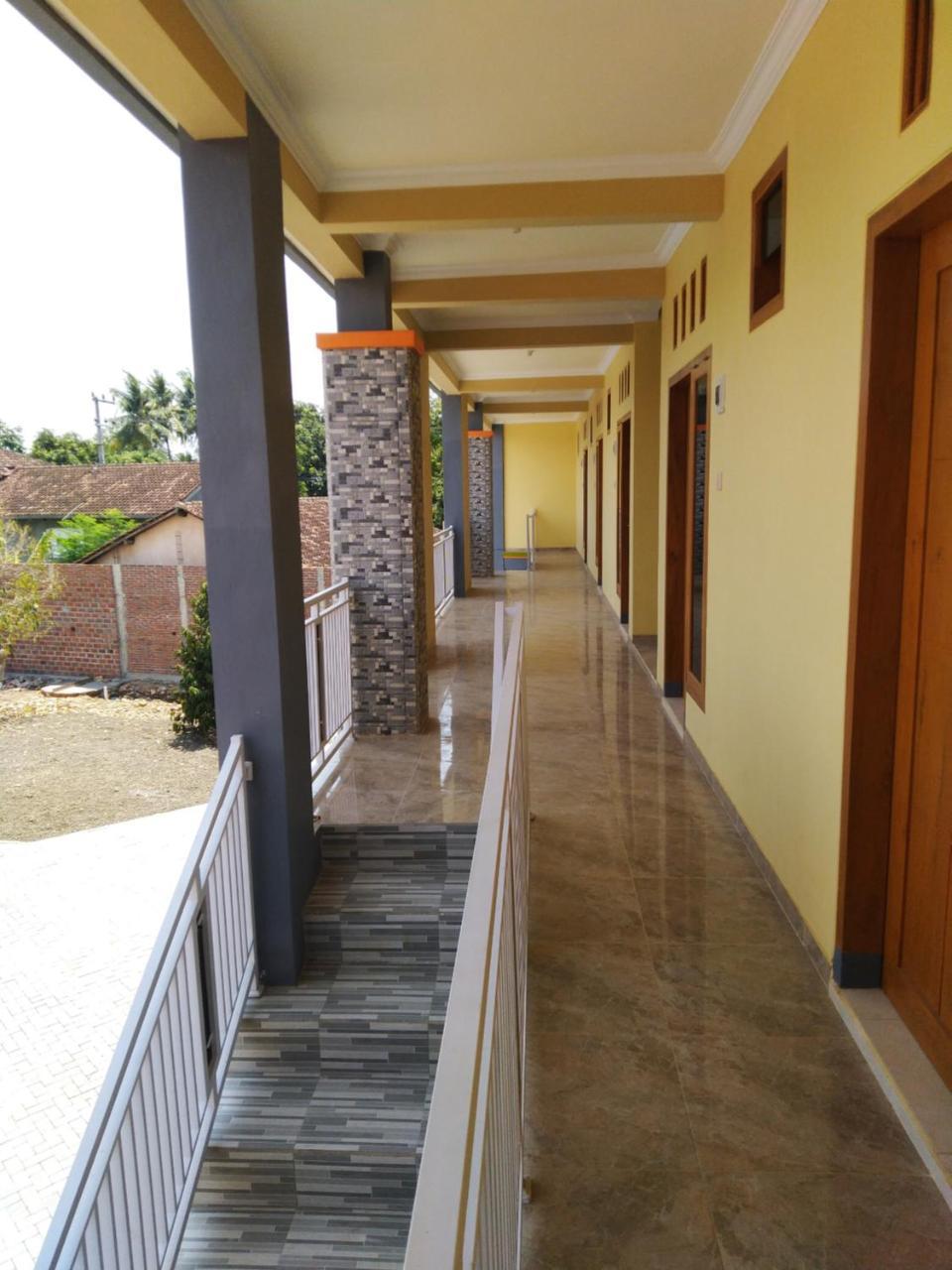 R3 Brawijaya Homestay Бануванги Екстериор снимка
