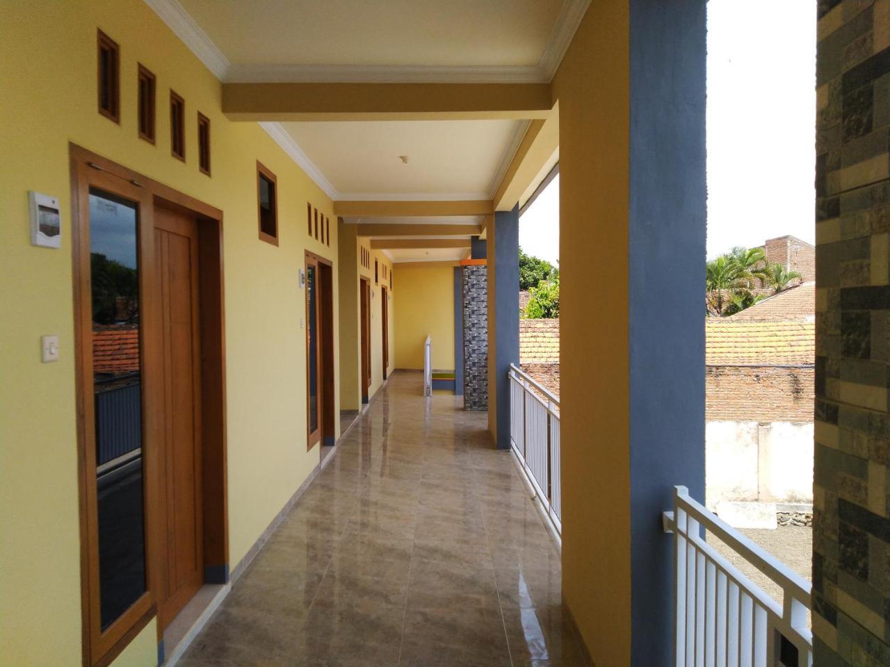 R3 Brawijaya Homestay Бануванги Екстериор снимка