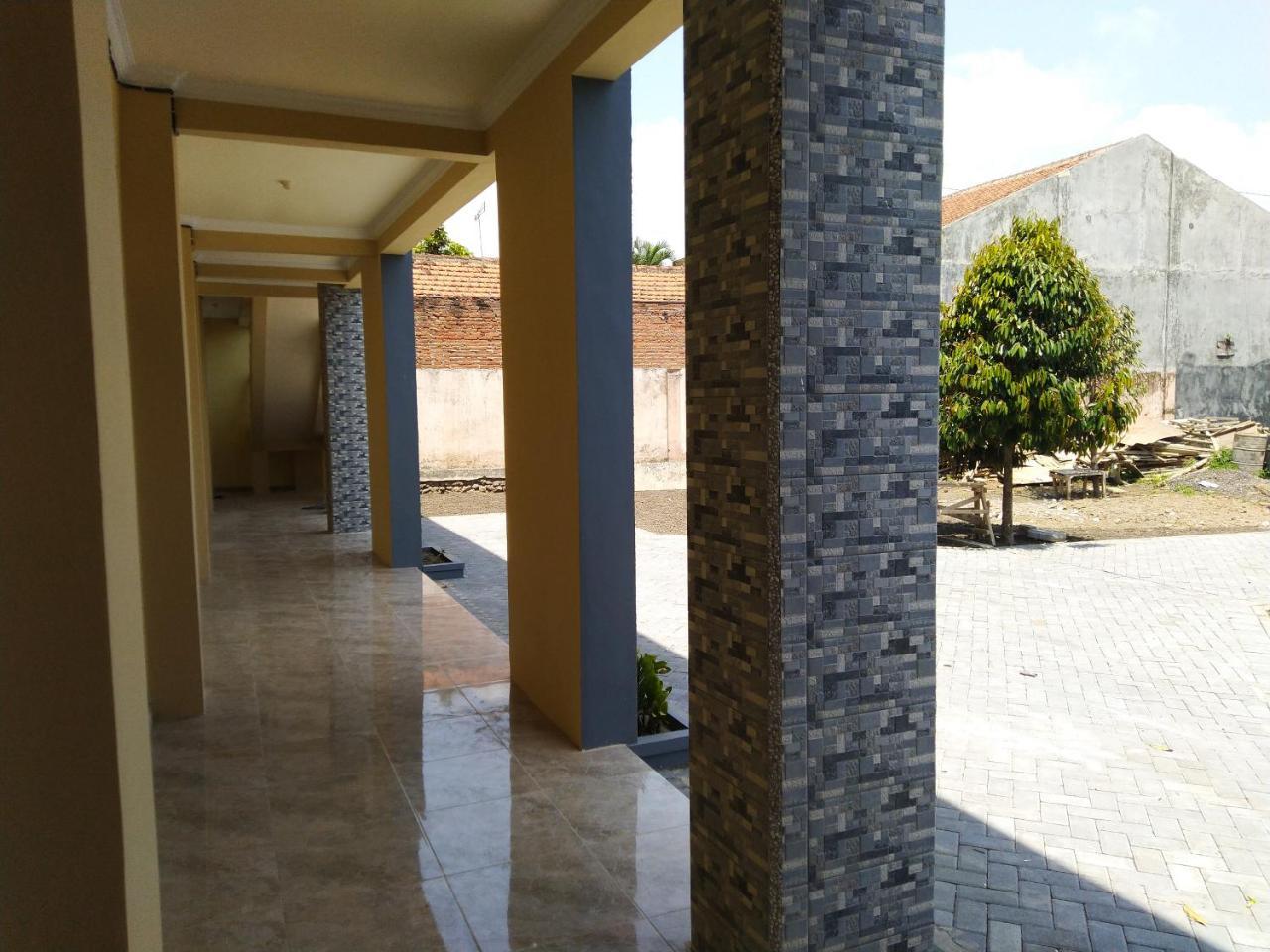 R3 Brawijaya Homestay Бануванги Екстериор снимка