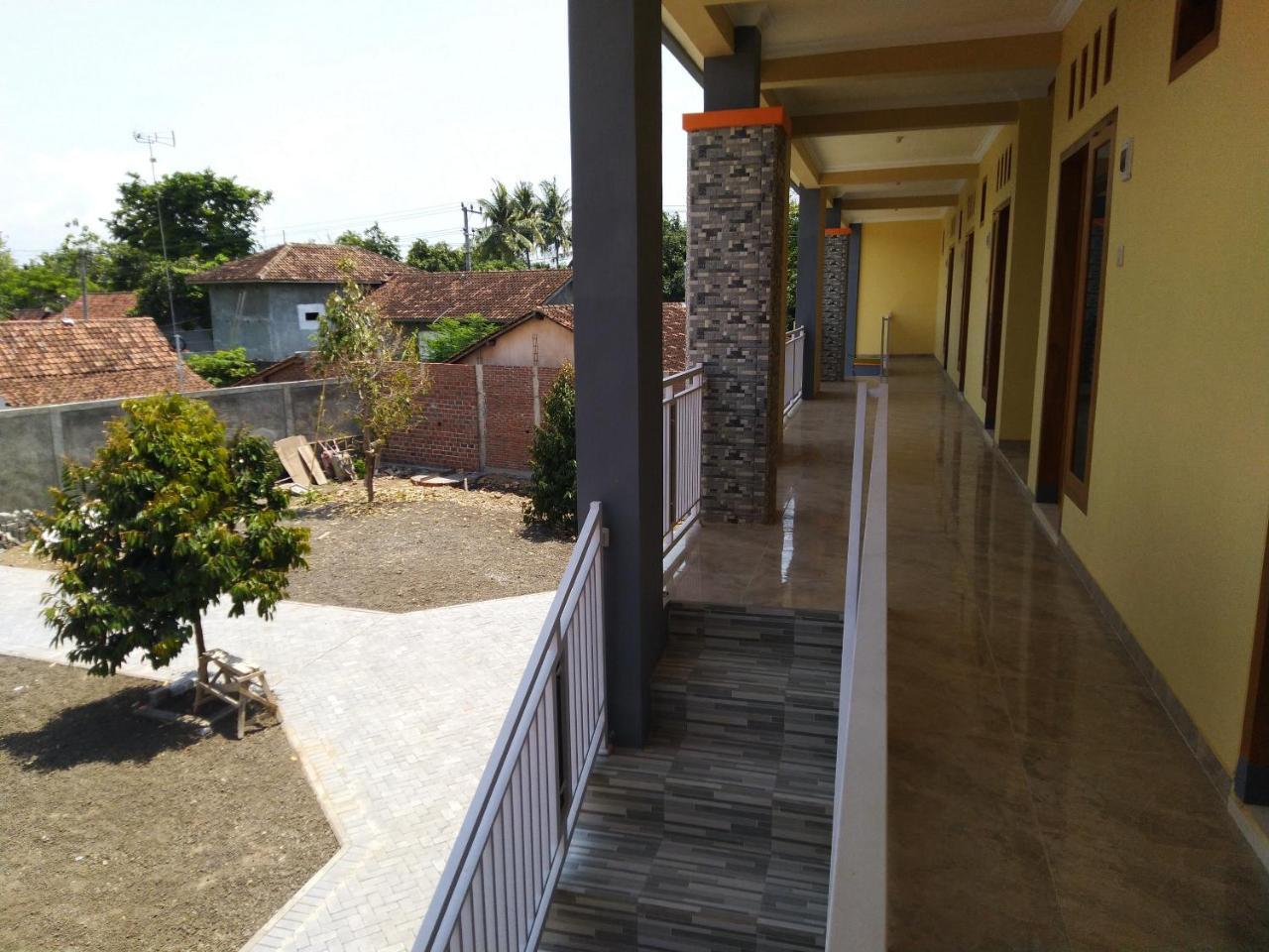 R3 Brawijaya Homestay Бануванги Екстериор снимка