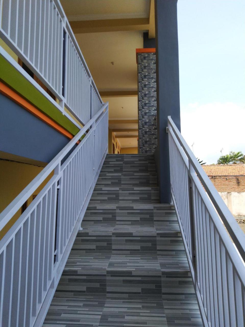 R3 Brawijaya Homestay Бануванги Екстериор снимка