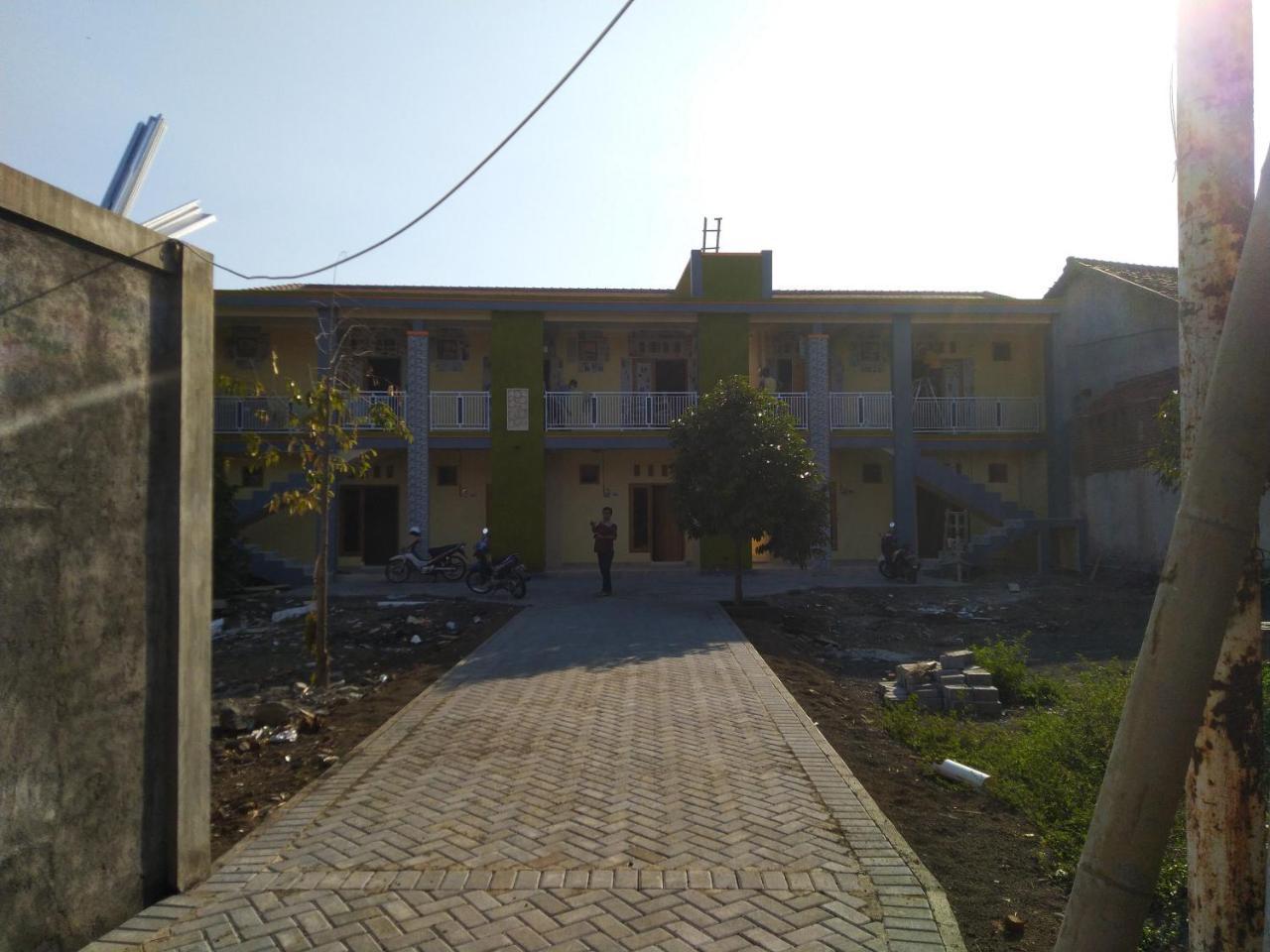 R3 Brawijaya Homestay Бануванги Екстериор снимка