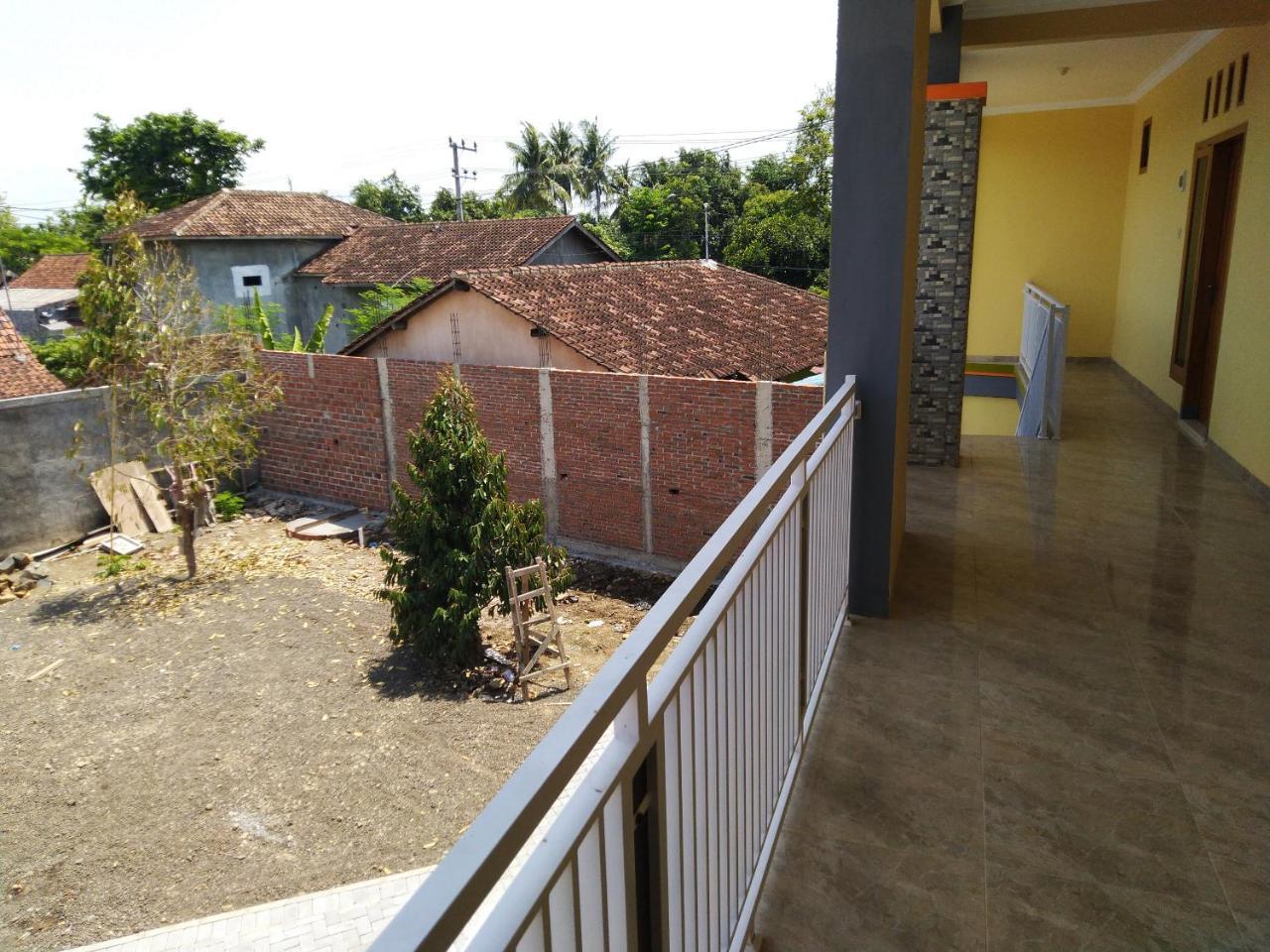 R3 Brawijaya Homestay Бануванги Екстериор снимка