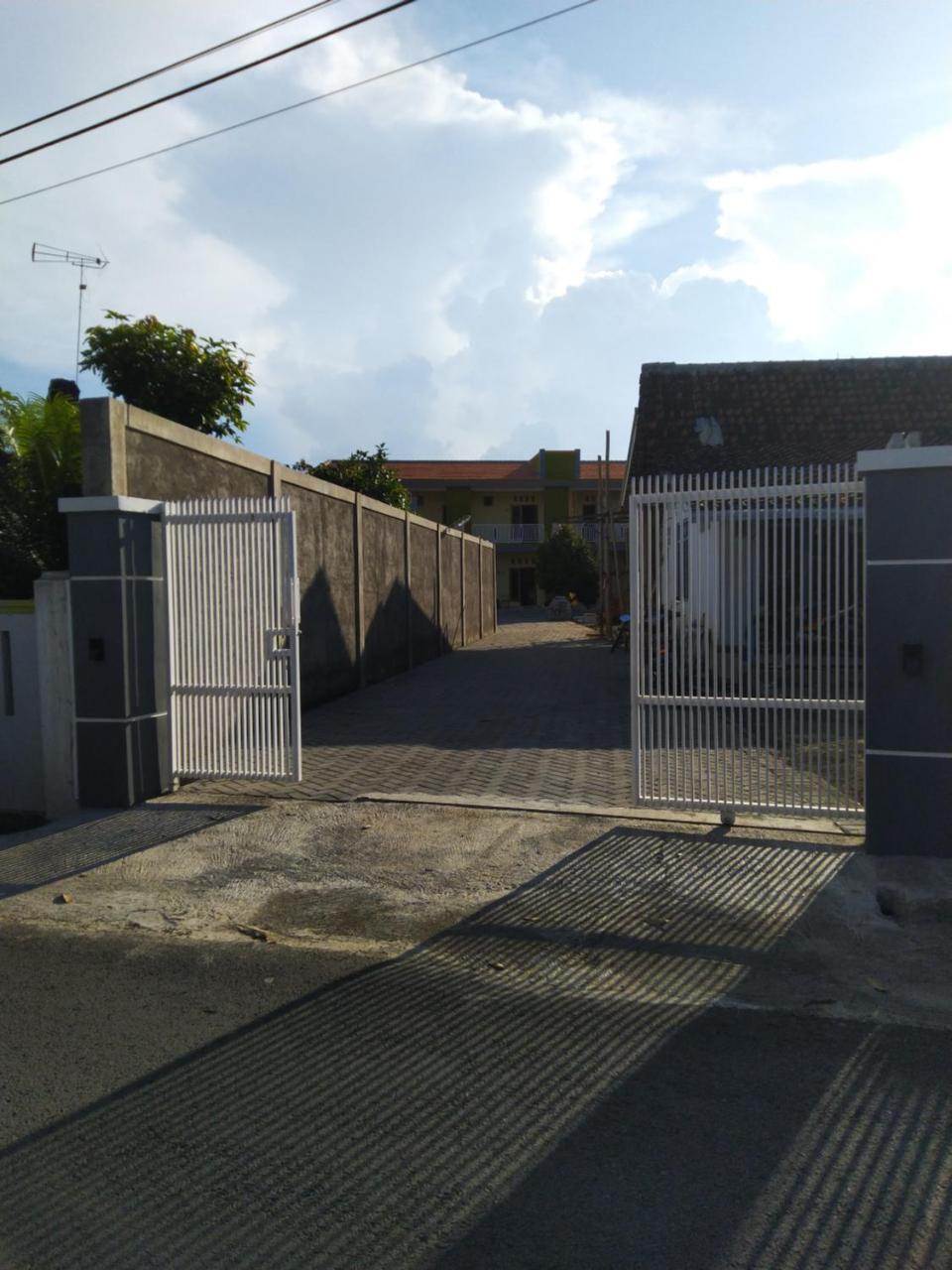 R3 Brawijaya Homestay Бануванги Екстериор снимка