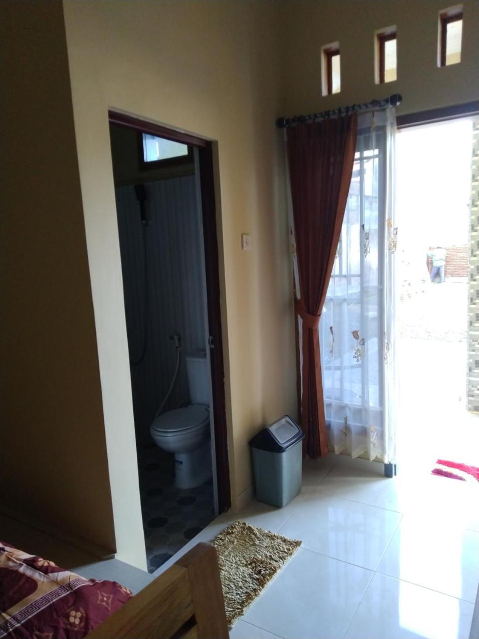 R3 Brawijaya Homestay Бануванги Екстериор снимка